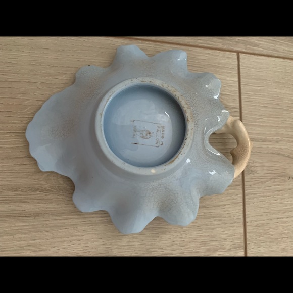 Lite Blue Candy/Trinket Dish w/ brownish Bone Handles. Leaf Shape. Ruffled Rim - Picture 6 of 6